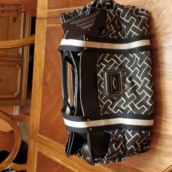 Tommy Hilfiger purse, @ 12"  x 8" , like new - Picture 2 of 5